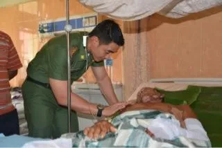 Zola Jenguk Korban Luka Bakar 